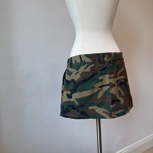John Elliott Women's Washed Low Rise Mini Skirt in Camo, Size 1 - Picture 6 of 12